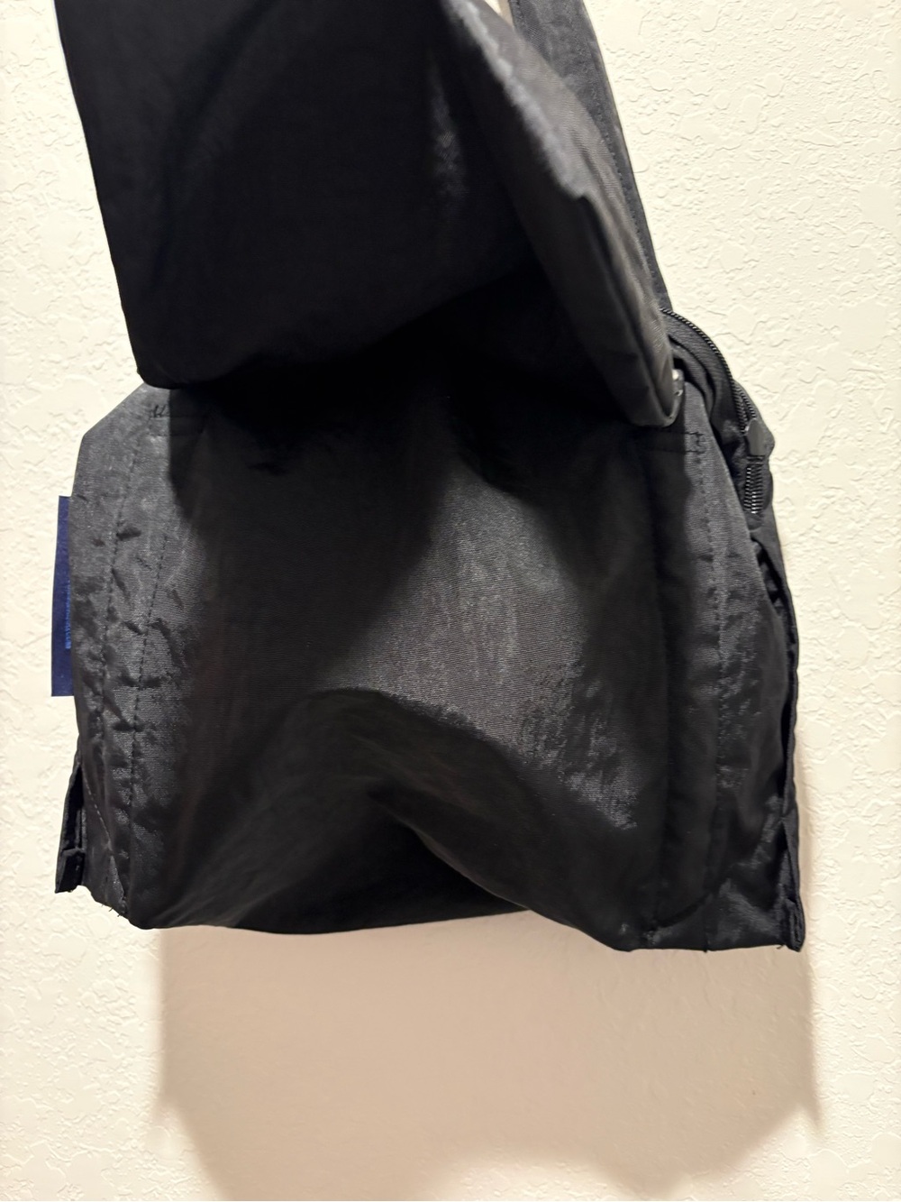Baggu Mini Cloud in Black - Picture 7 of 8